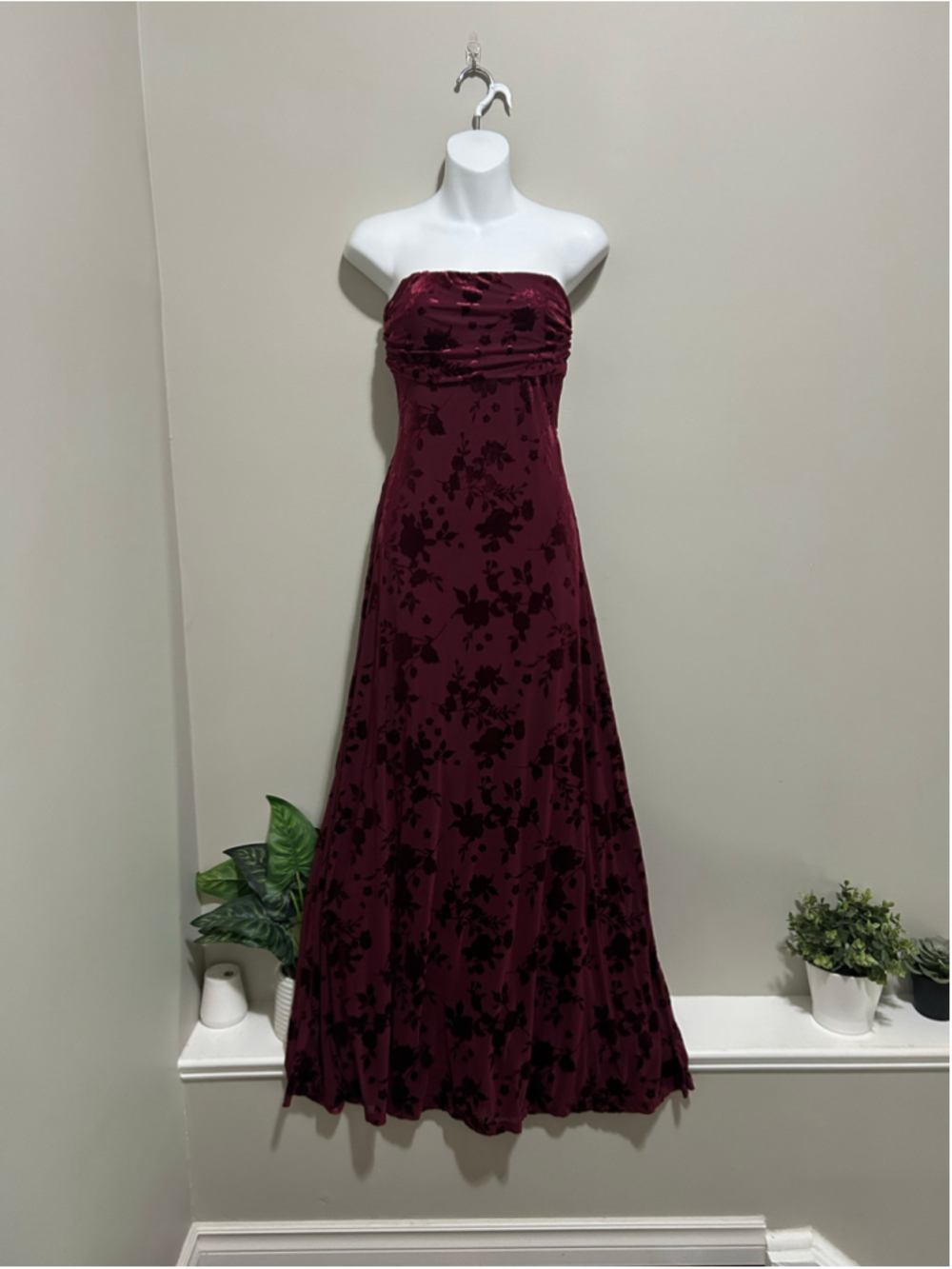 NWT Womens Velvet Floral Maxi Dress Burgundy